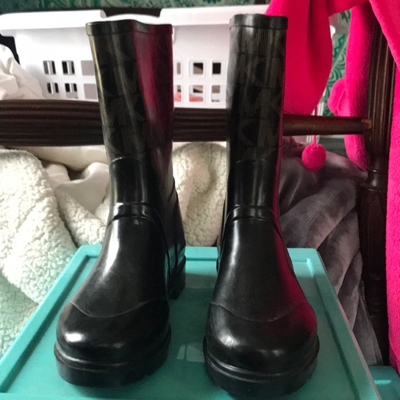 Micheal Kors rain boots - Picture 3 of 4